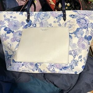 A Victoria secret tote bag